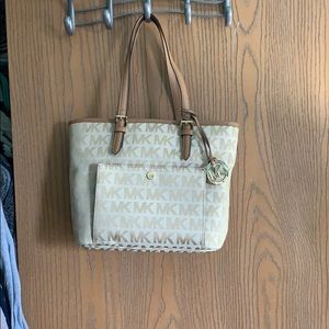 Michaels Kors Jet Set Med Sig Snap Pocket Tote